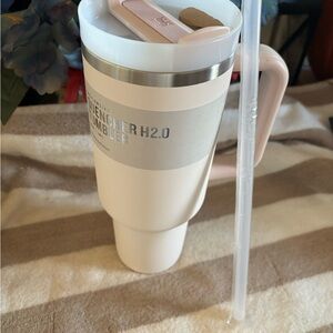 Stanley Cream Tumbler with Handle and Straw